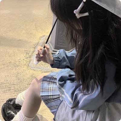 三人之间